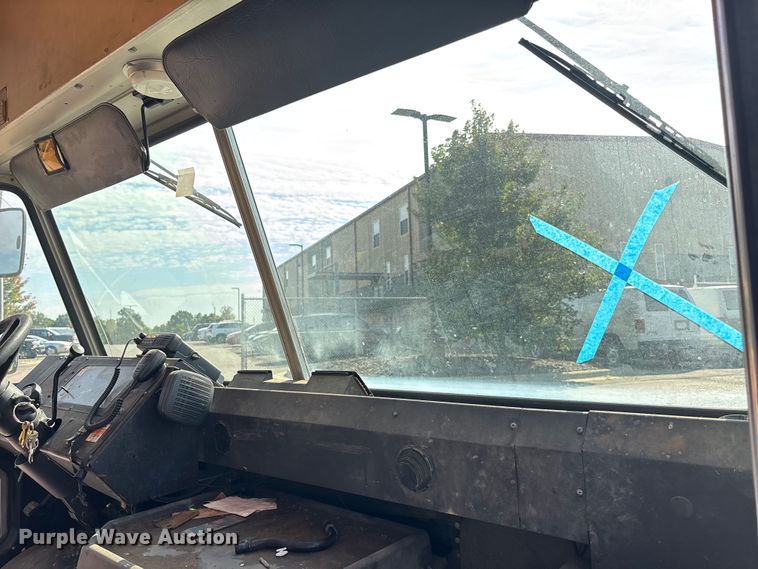 image for item ET4568 2002 Workhorse P42 delivery van