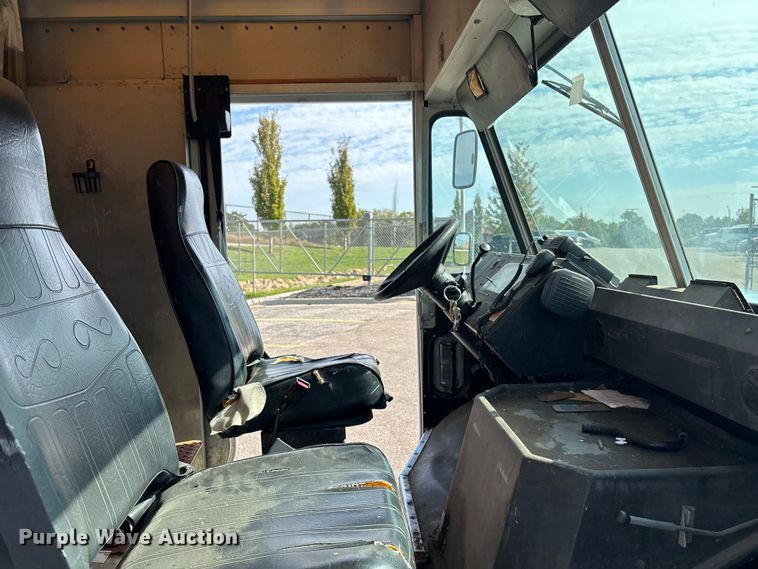 image for item ET4568 2002 Workhorse P42 delivery van