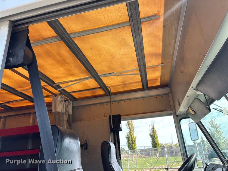 image for item ET4568 2002 Workhorse P42 delivery van