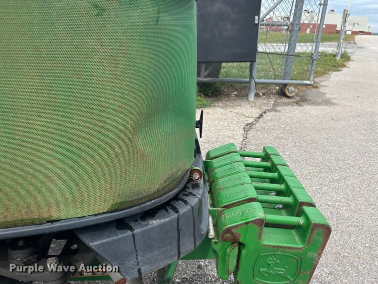 image for item ET4668 2006 John Deere 1445 Series II 4WD lawn mower