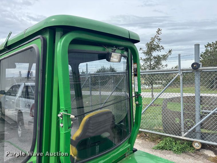 image for item ET4668 2006 John Deere 1445 Series II 4WD lawn mower