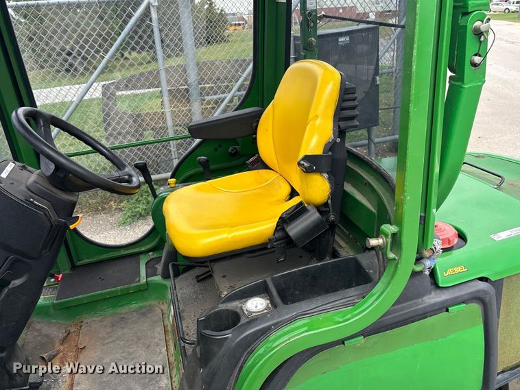 image for item ET4668 2006 John Deere 1445 Series II 4WD lawn mower