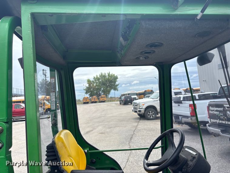 image for item ET4668 2006 John Deere 1445 Series II 4WD lawn mower