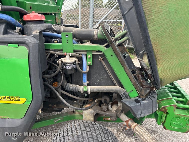 image for item ET4668 2006 John Deere 1445 Series II 4WD lawn mower