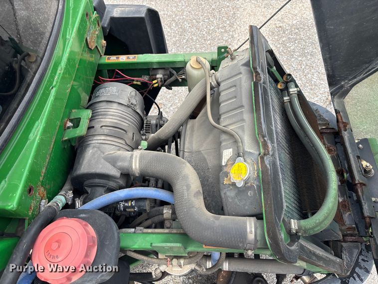 image for item ET4668 2006 John Deere 1445 Series II 4WD lawn mower