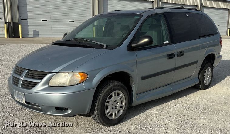 image for item ET4686 2005 Dodge Grand Caravan handicap accessible van
