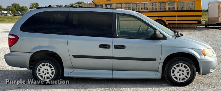image for item ET4686 2005 Dodge Grand Caravan handicap accessible van