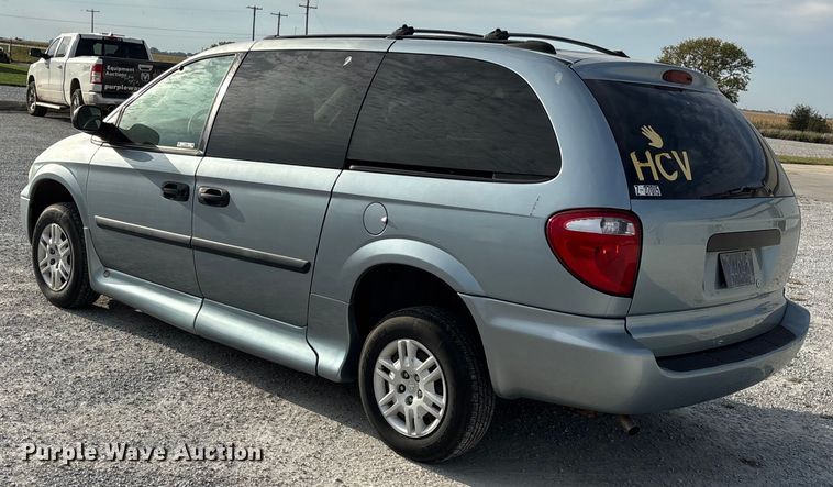 image for item ET4686 2005 Dodge Grand Caravan handicap accessible van