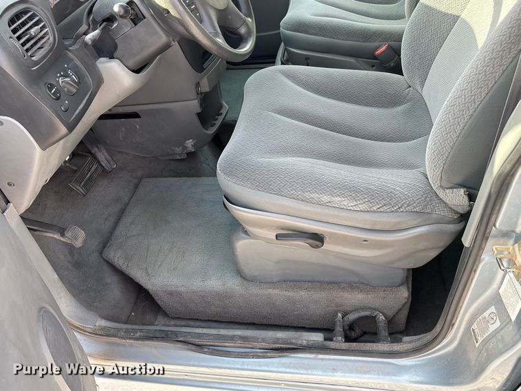 image for item ET4686 2005 Dodge Grand Caravan handicap accessible van