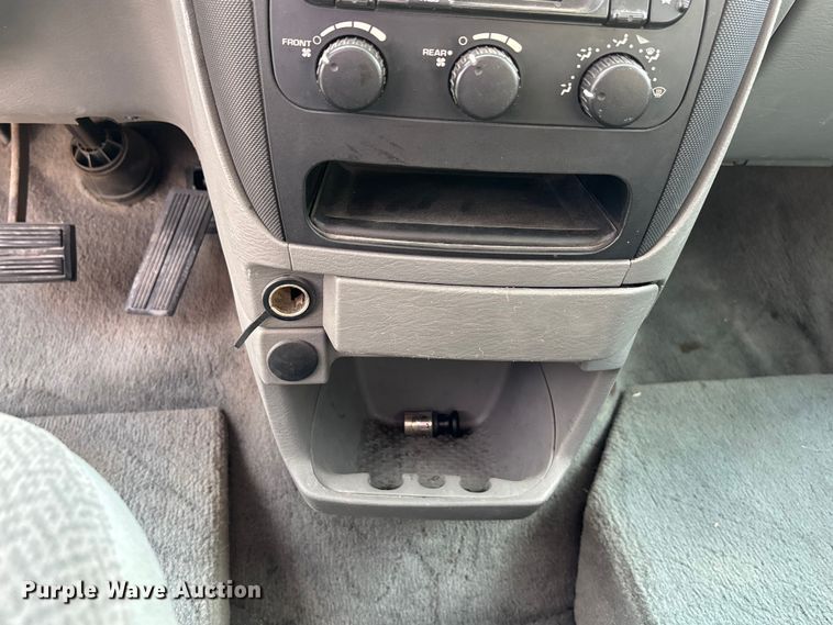 image for item ET4686 2005 Dodge Grand Caravan handicap accessible van
