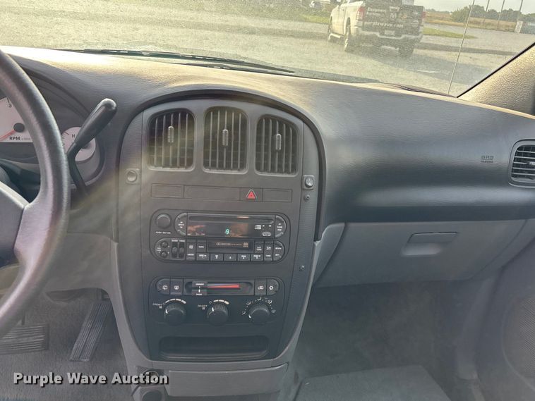 image for item ET4686 2005 Dodge Grand Caravan handicap accessible van