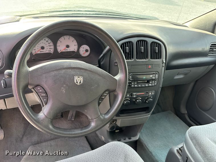 image for item ET4686 2005 Dodge Grand Caravan handicap accessible van