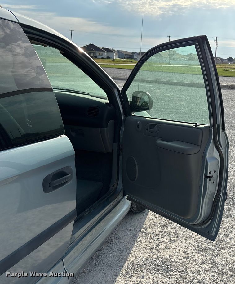 image for item ET4686 2005 Dodge Grand Caravan handicap accessible van