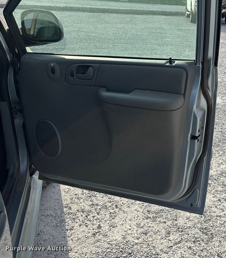 image for item ET4686 2005 Dodge Grand Caravan handicap accessible van