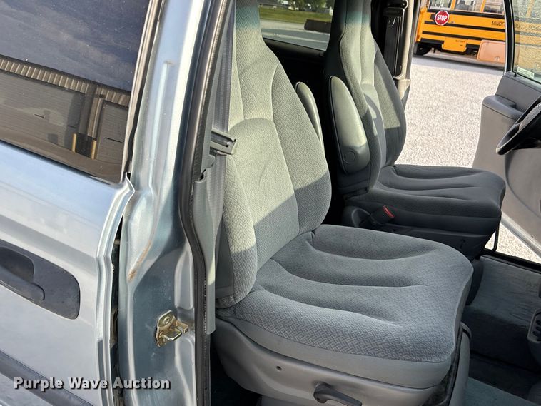 image for item ET4686 2005 Dodge Grand Caravan handicap accessible van