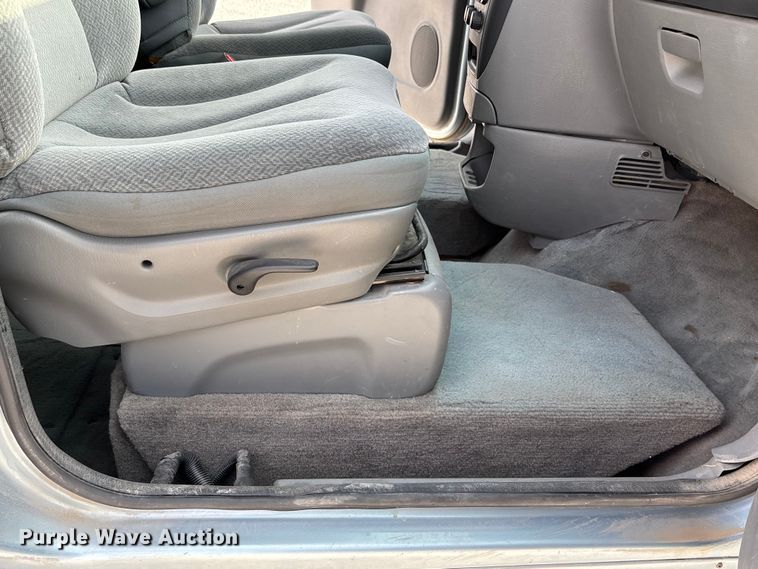 image for item ET4686 2005 Dodge Grand Caravan handicap accessible van