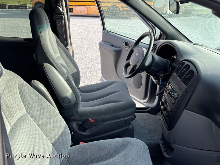image for item ET4686 2005 Dodge Grand Caravan handicap accessible van