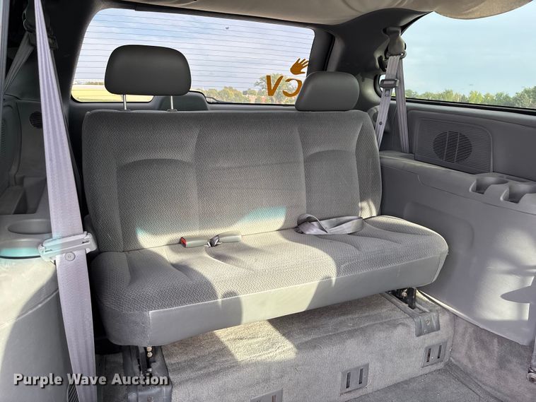 image for item ET4686 2005 Dodge Grand Caravan handicap accessible van