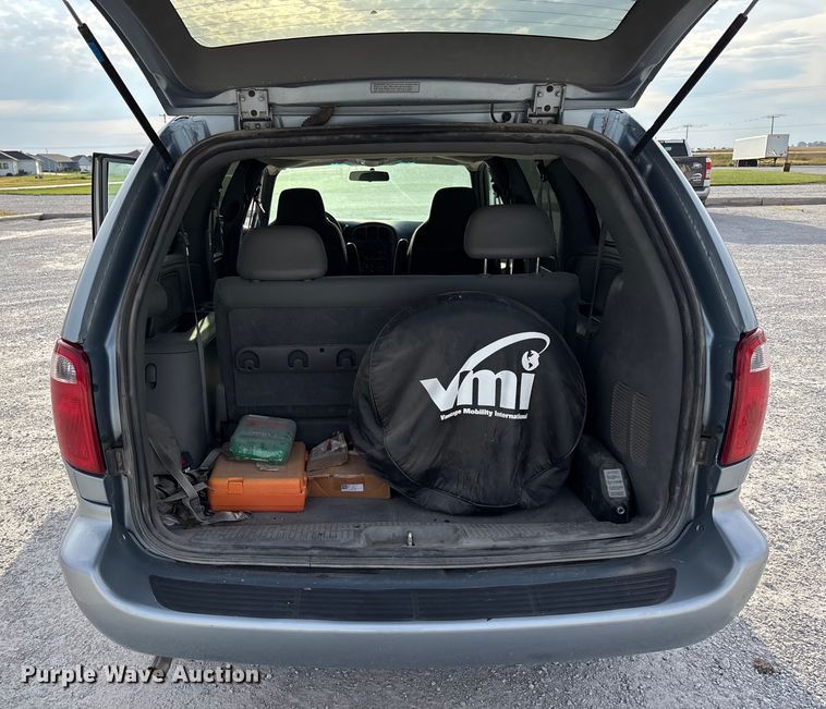 image for item ET4686 2005 Dodge Grand Caravan handicap accessible van