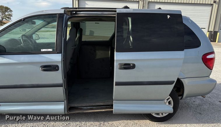 image for item ET4686 2005 Dodge Grand Caravan handicap accessible van