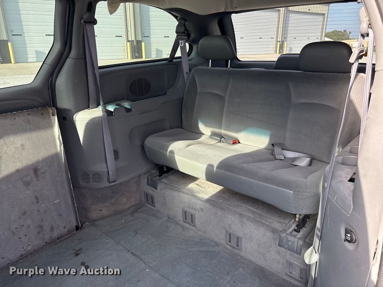 image for item ET4686 2005 Dodge Grand Caravan handicap accessible van