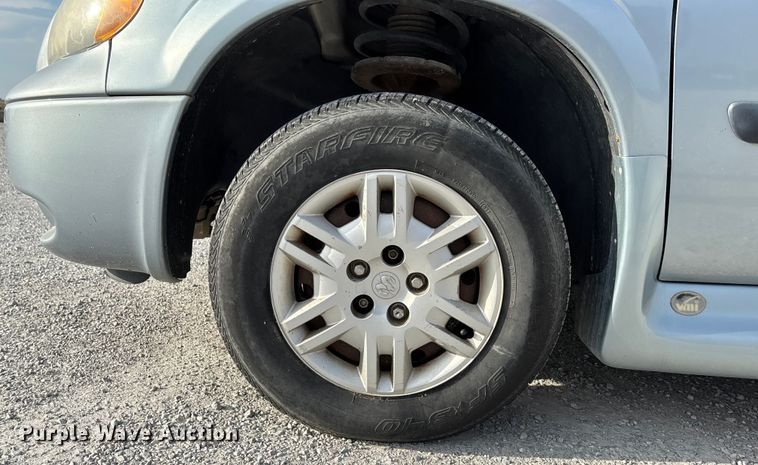 image for item ET4686 2005 Dodge Grand Caravan handicap accessible van