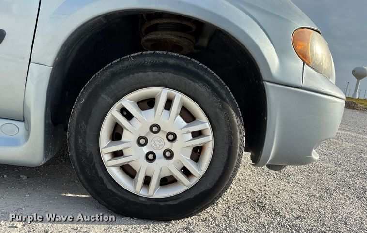 image for item ET4686 2005 Dodge Grand Caravan handicap accessible van