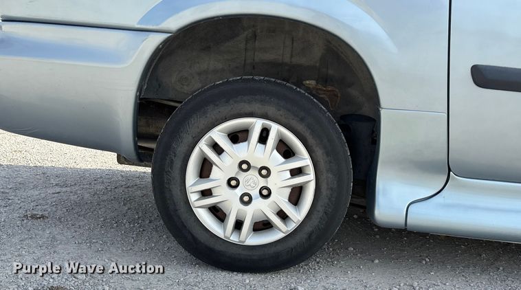 image for item ET4686 2005 Dodge Grand Caravan handicap accessible van