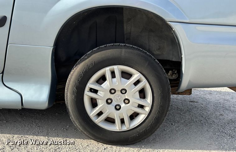 image for item ET4686 2005 Dodge Grand Caravan handicap accessible van