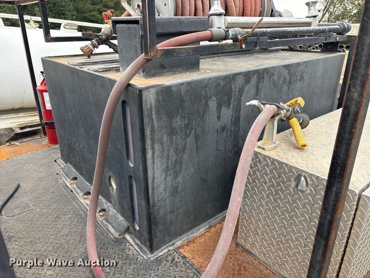 image for item ET7095 Brush truck pickup truck bed