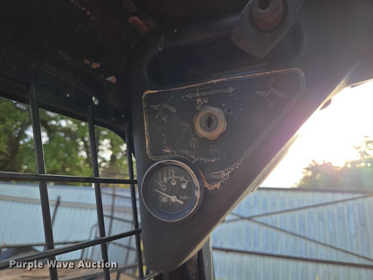 image for item EU3760 Mustang 940 skid steer loader