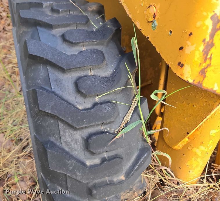 image for item EU3760 Mustang 940 skid steer loader