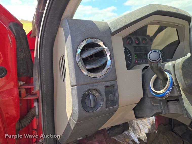 image for item EU3771 2008 Ford F-350 Crew Cab pickup truck