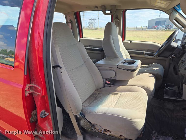 image for item EU3771 2008 Ford F-350 Crew Cab pickup truck