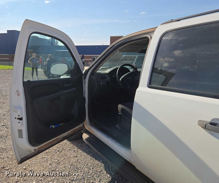 image for item EU3807 2010 Chevrolet Suburban SUV