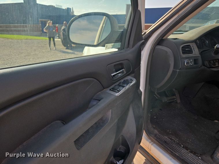 image for item EU3807 2010 Chevrolet Suburban SUV