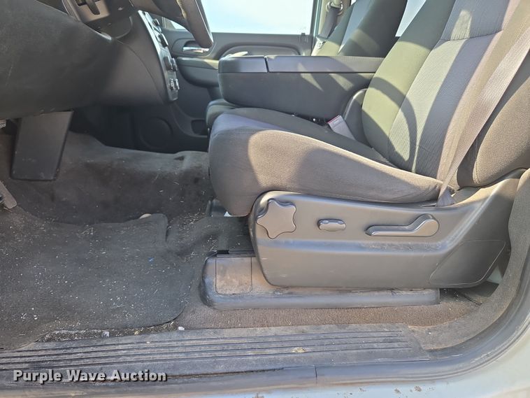 image for item EU3807 2010 Chevrolet Suburban SUV