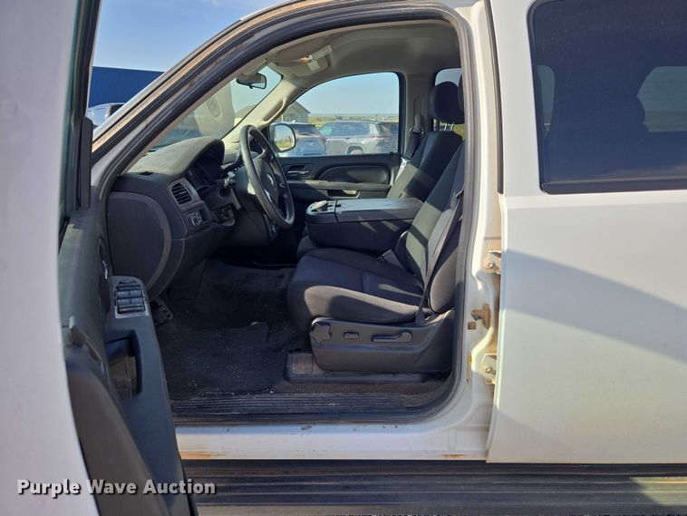 image for item EU3807 2010 Chevrolet Suburban SUV