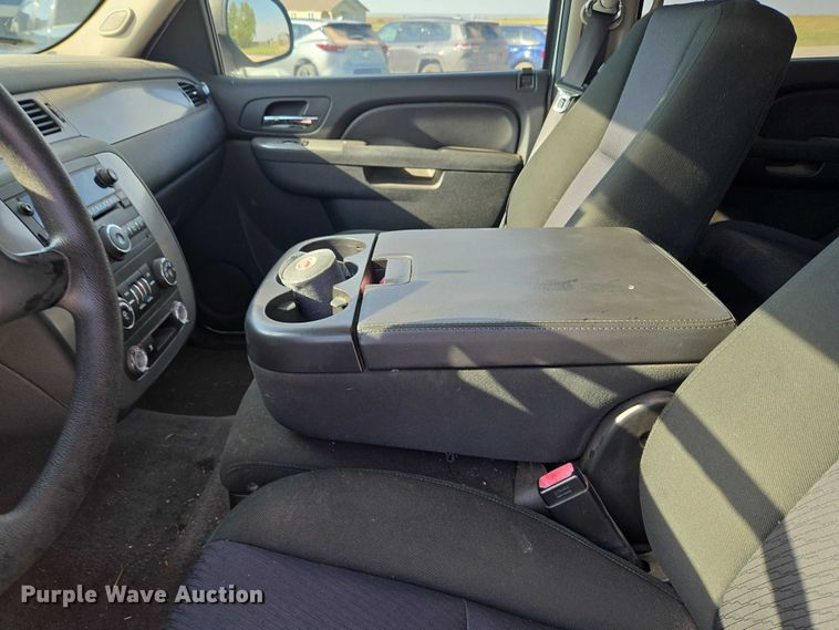 image for item EU3807 2010 Chevrolet Suburban SUV