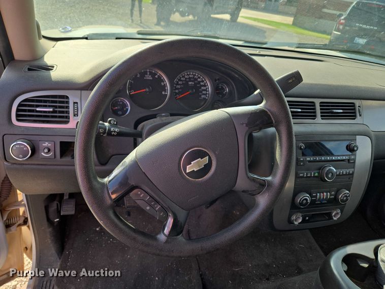 image for item EU3807 2010 Chevrolet Suburban SUV