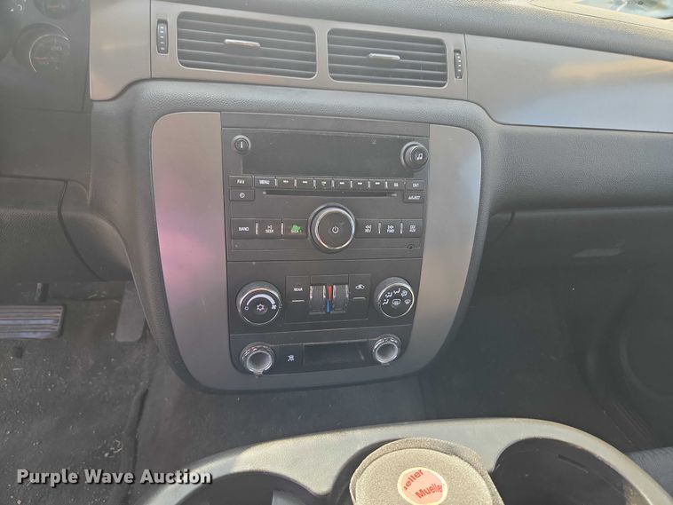 image for item EU3807 2010 Chevrolet Suburban SUV