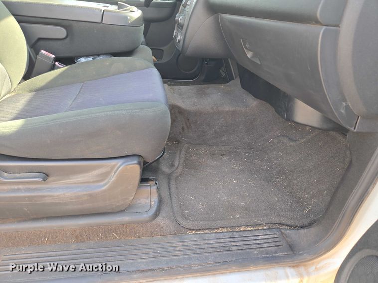 image for item EU3807 2010 Chevrolet Suburban SUV