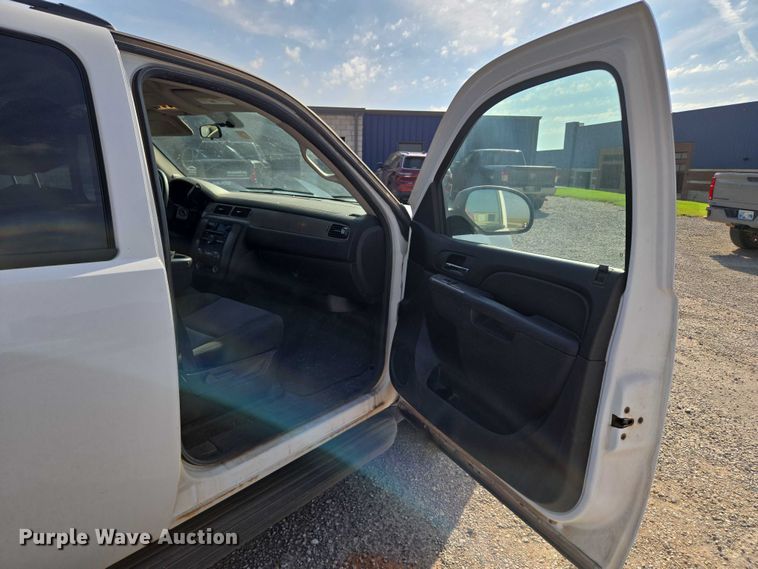 image for item EU3807 2010 Chevrolet Suburban SUV
