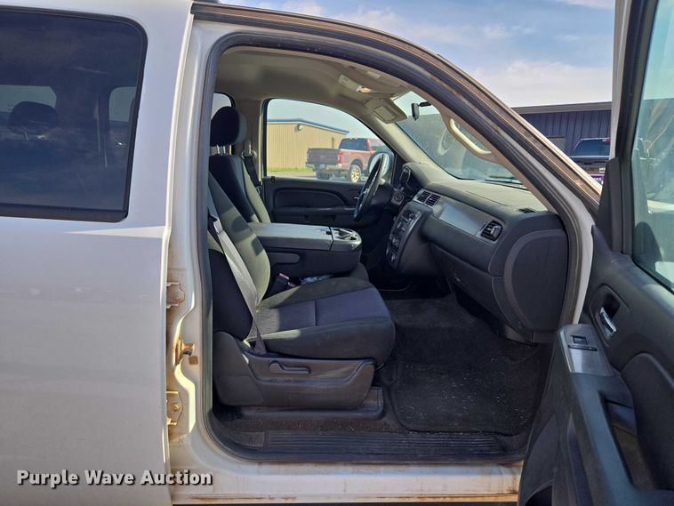 image for item EU3807 2010 Chevrolet Suburban SUV