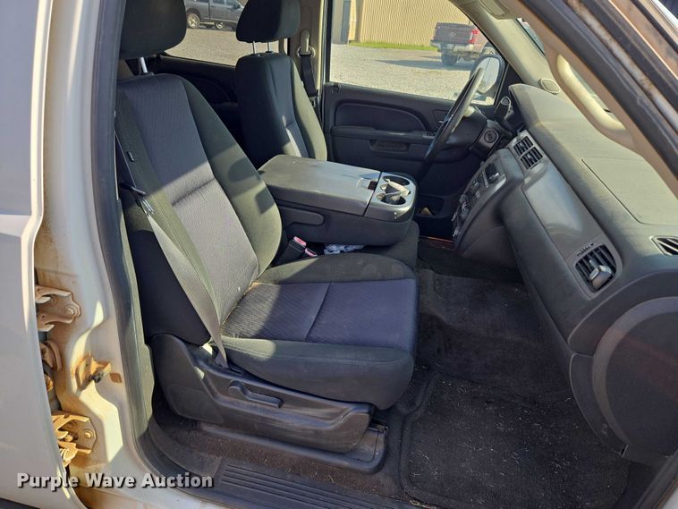 image for item EU3807 2010 Chevrolet Suburban SUV