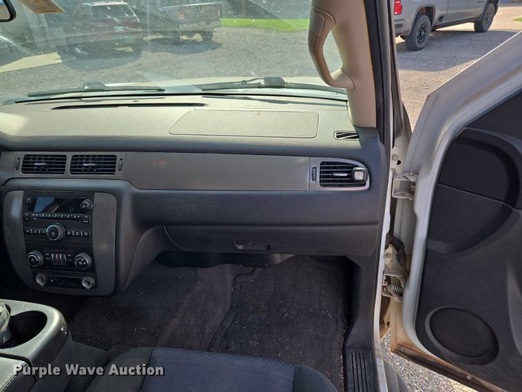 image for item EU3807 2010 Chevrolet Suburban SUV