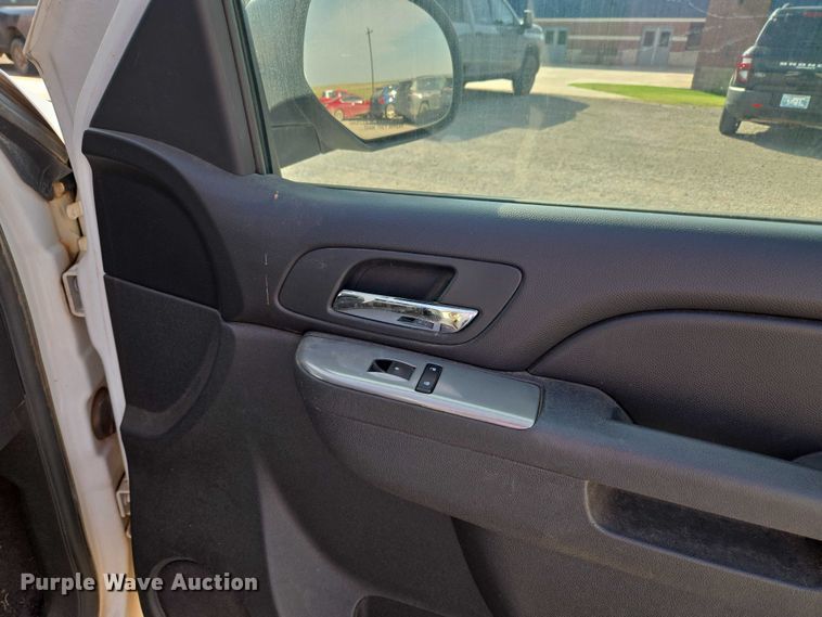 image for item EU3807 2010 Chevrolet Suburban SUV