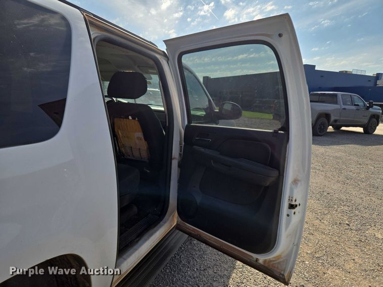 image for item EU3807 2010 Chevrolet Suburban SUV