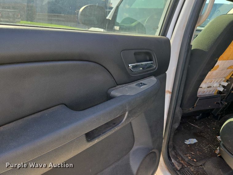 image for item EU3807 2010 Chevrolet Suburban SUV