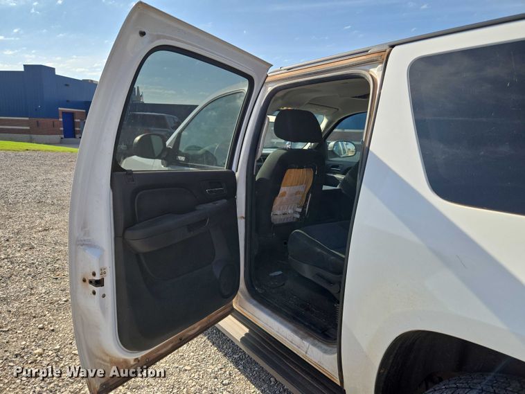 image for item EU3807 2010 Chevrolet Suburban SUV